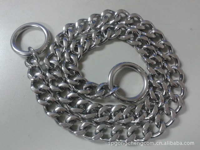 对外自称小区项目总负责人有“特价房源”