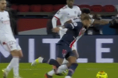 C罗百场里程碑之夜两次点球建功助尤文3-1取胜，