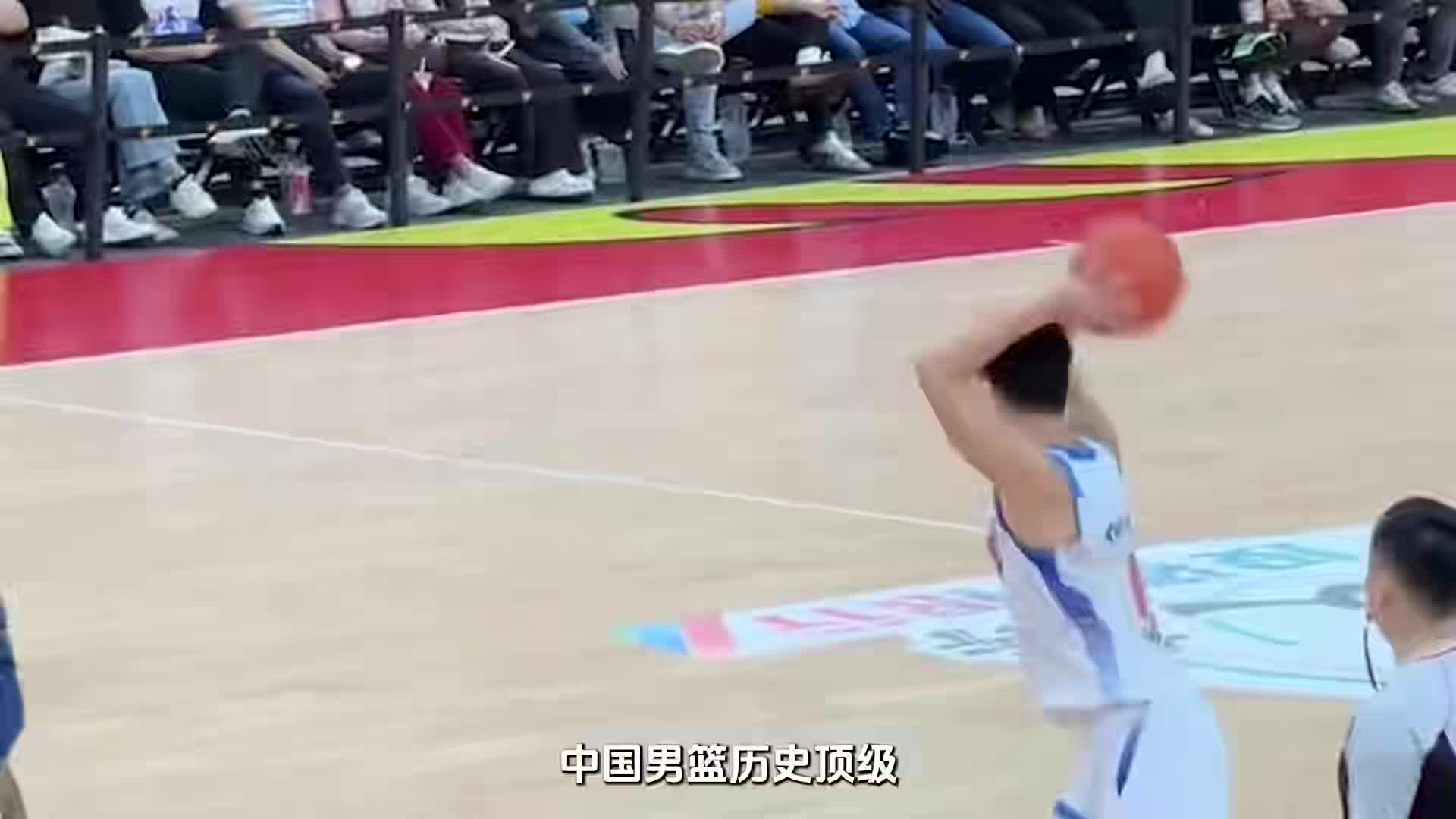 崔永熙单手抢断惊艳全场 25厘米巨掌展现国产小