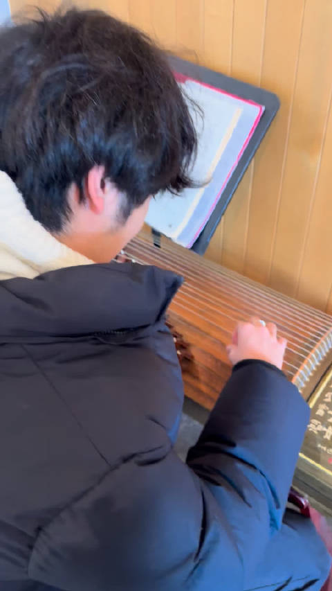 崔永熙单手抢断惊艳全场 25厘米巨掌展现国产小