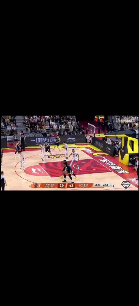 辽粤大战广东主场惨败辽宁 胡明轩走步成焦点