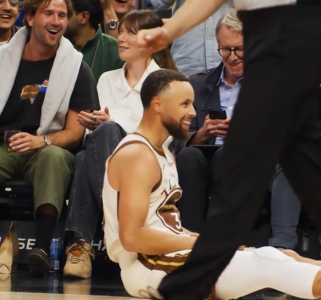 库里末节三分绝杀勇士终结四连败