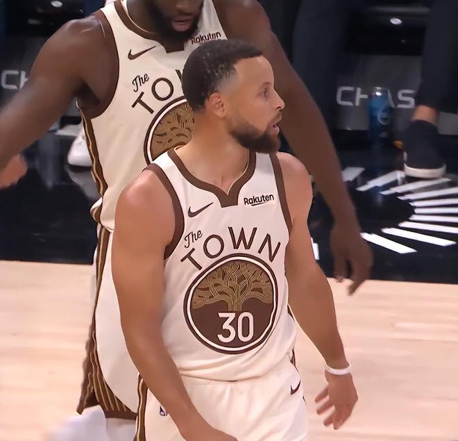 库里末节三分绝杀勇士终结四连败