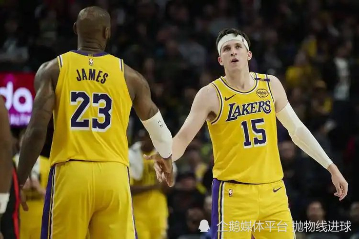 湖人队休赛期面临里夫斯顶薪合同争议与詹姆斯